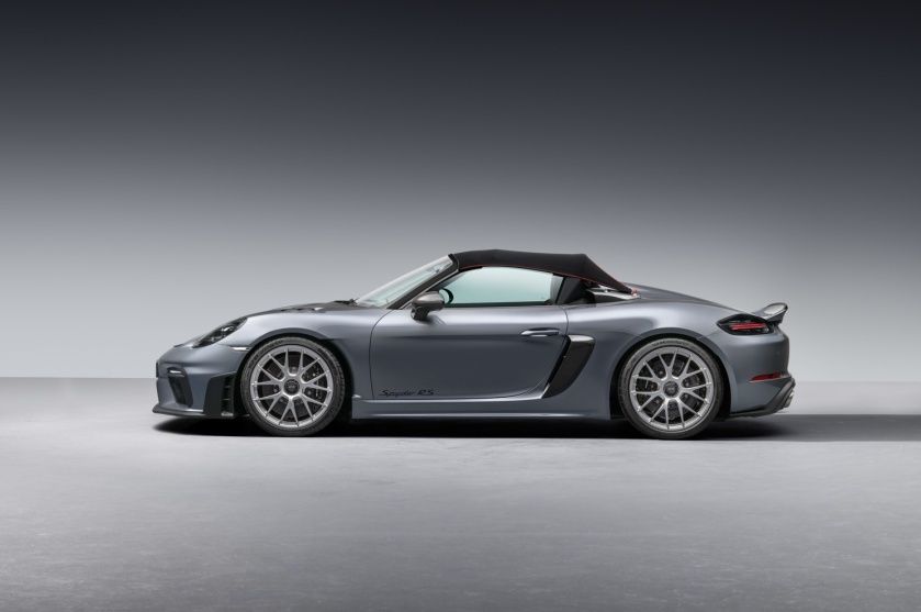 157.8万元起，还有选配，保时捷718 Spyder RS凭啥敢卖这