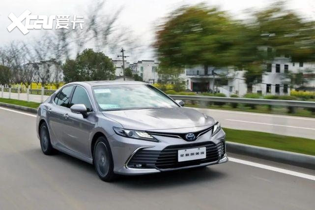 年销近25万台，新能源围剿下的凯美瑞，为啥这么能打？