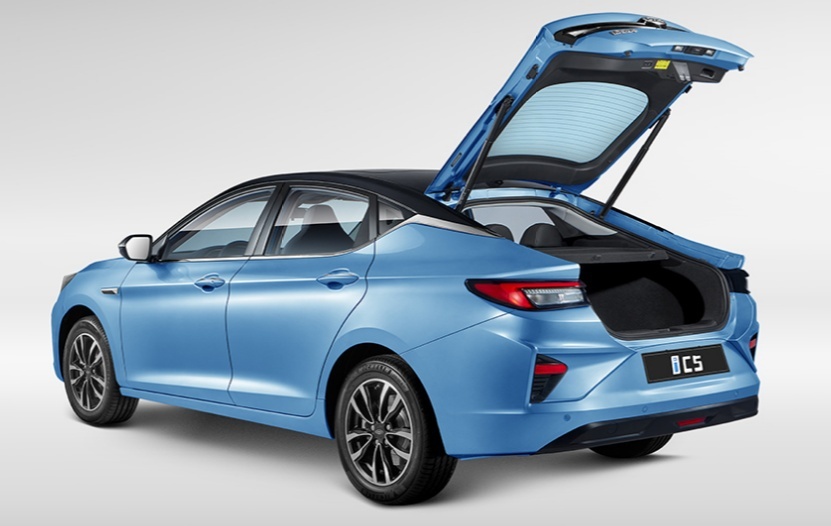 百公里电耗13.3kWh,NEDC综合续航530公里,江淮i