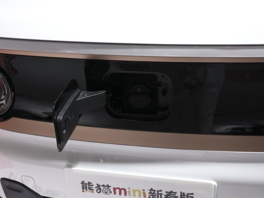 3门四座+天幕，续航200km带快充，解析5.58万的熊猫mini