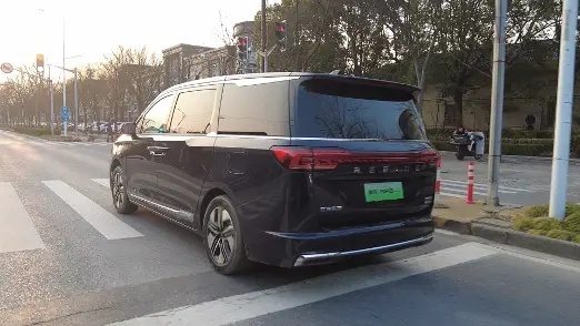 全家踏青还在选SUV？智能插混MPV瑞风RF8来了，开的放心坐的舒心