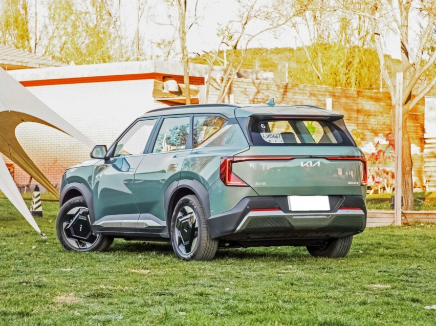 15万元买紧凑电动SUV，起亚EV5值得推荐吗？