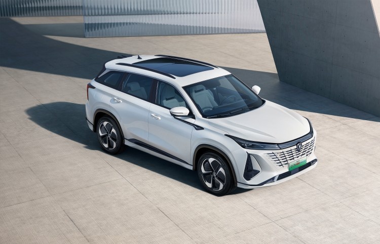 第三代CS75PLUS智电iDD亮相，综合油耗低至0.9L，4月底上市