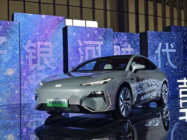 吉利银河E8正式上市 售价17.58-22.88万