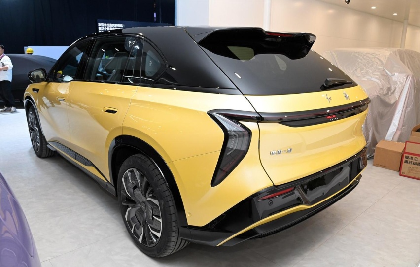 2024北京车展丨定位纯电中大型SUV 红旗EHS7首发亮相