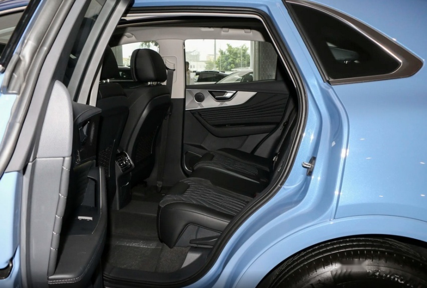 中型豪华SUV，入门252马力，裸车低至15.88万起，香？