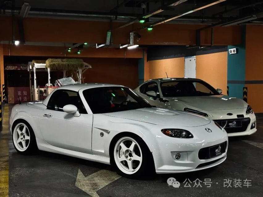 小姐姐打造竞技走街范马自达MX-5，竟是被男友带入的