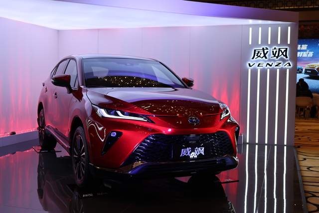 探岳对比威飒！都是20万级的中型SUV，德日系谁更值得选？