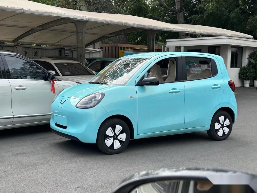 第四代宏光MINIEV实车到店，增四门版+自动驻车，续航205km