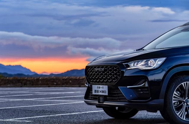 不足9万的中型SUV，轴距远超汉兰达，后排放倒就是“影院”