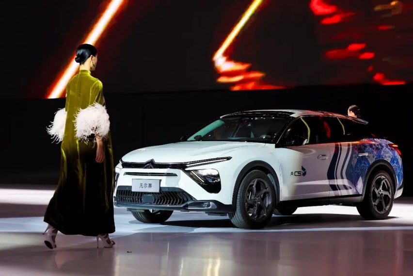 女神节“知音”座驾，凡尔赛C5 X荣膺世界女性“最佳大型车”奖