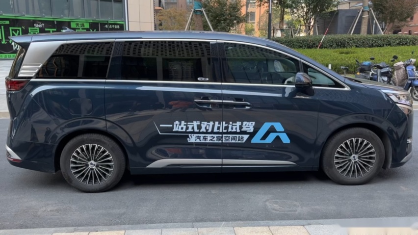 确实很强悍，但优缺点也都有，体验腾势D9，正面迎战GL8？