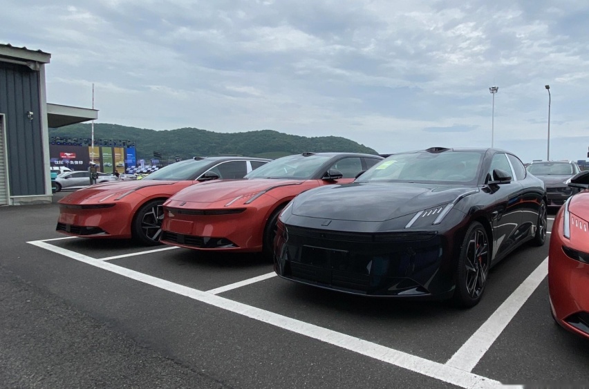 领克Z10实车现身，长超5米+电动尾翼，配789马力+双腔空悬