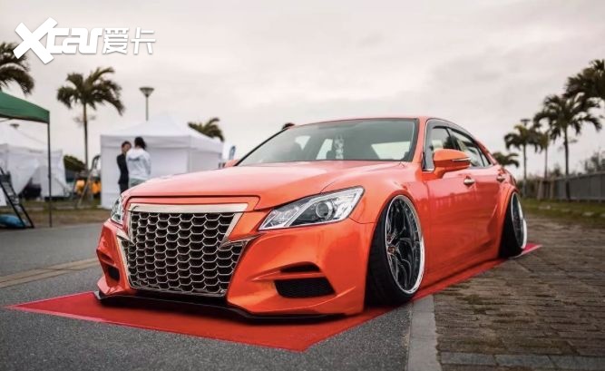 传统的日规风情,创新的vip改装--丰田14代皇冠