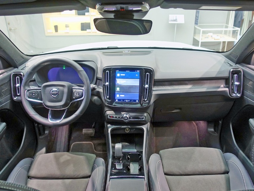 20万级豪华品牌纯电SUV，它很有性价比，探店沃尔沃XC40纯电版