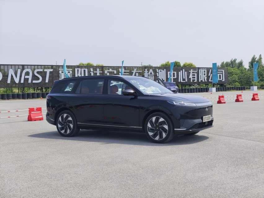 试驾东风奕派eπ008，5米车长配6座，会是理想L8平替吗