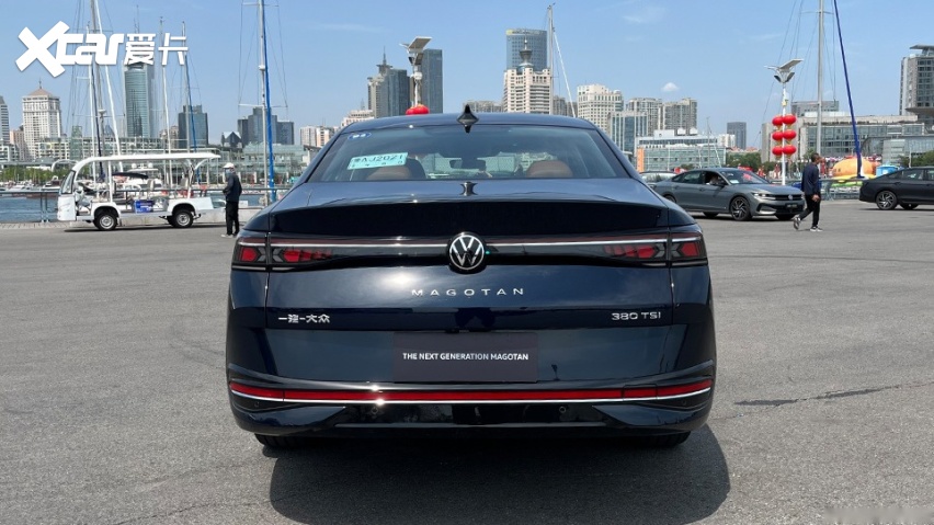 全球车与中国舱 试驾全新一代大众迈腾