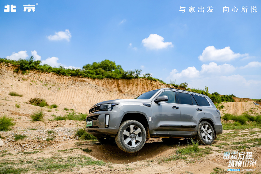 硬派越野与燃油经济性完美结合，BJ60雷霆豪野上市25.98万起