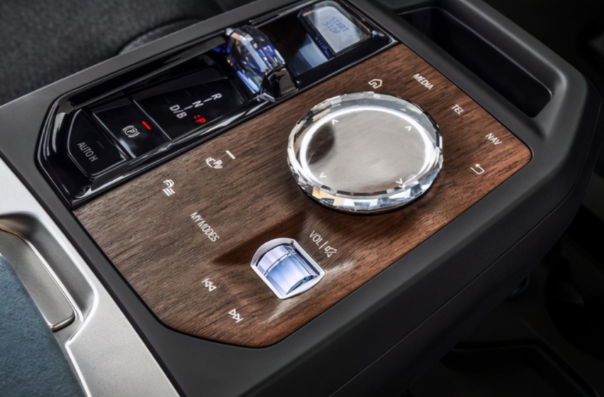 2021上海车展提前看：宝马全新纯电SUV—iX来袭，马力可