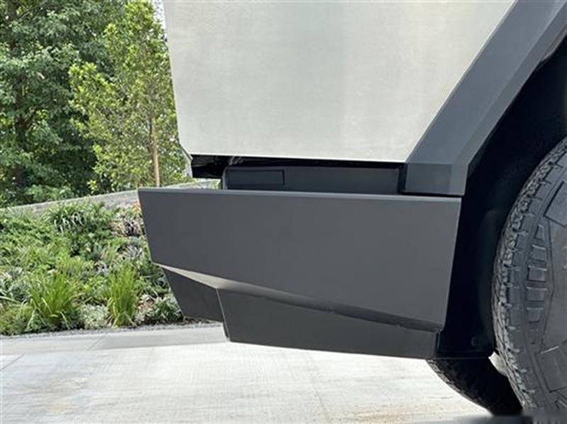 接近量产状态 特斯拉Cybertruck赛博皮卡实车曝光
