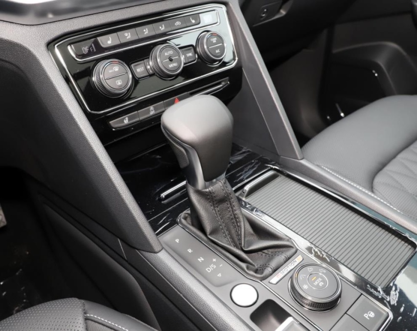 家用中大型七座SUV，福特探险者和大众途昂怎么选？