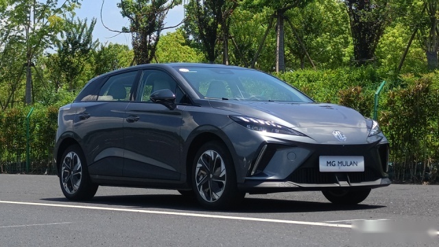 4秒内加速挺猛，但日常用车会很贵？MG全新电车养车7百/月