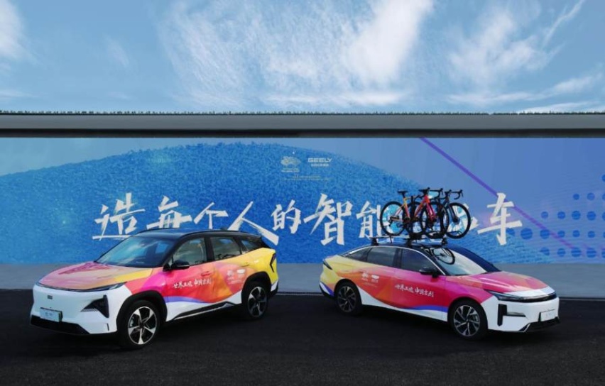 亚运火炬在宁波传递，吉利银河L7、领克09全程带电护航
