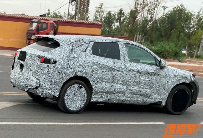 瞄准特斯拉Model Y？比亚迪海狮路试谍照曝光