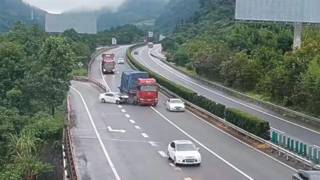 跑高速时，遇到这6种状况，要多加小心