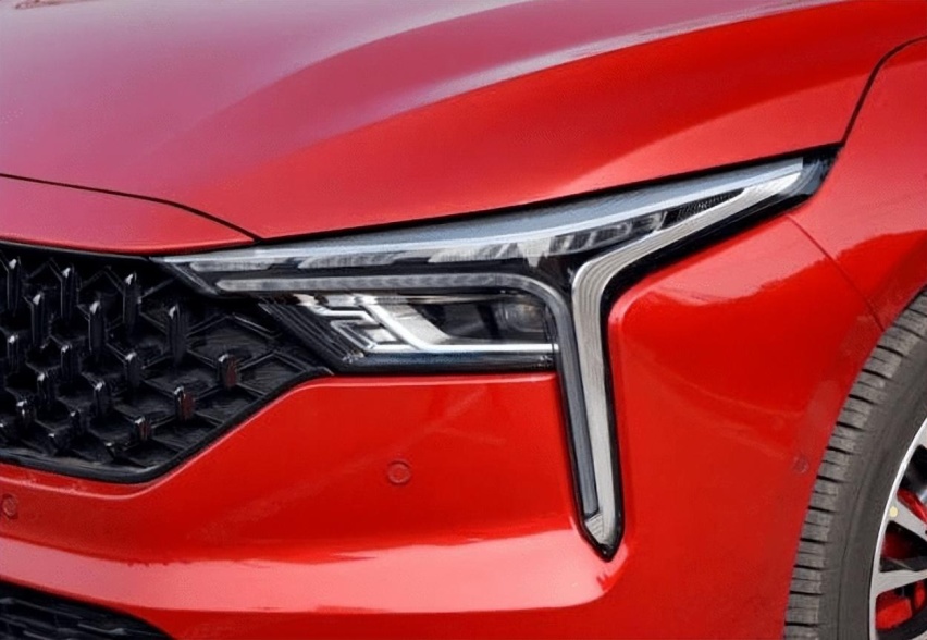 掀背尾门、2.8米轴距、2.0T可选年轻家用车 非奔腾B70莫属