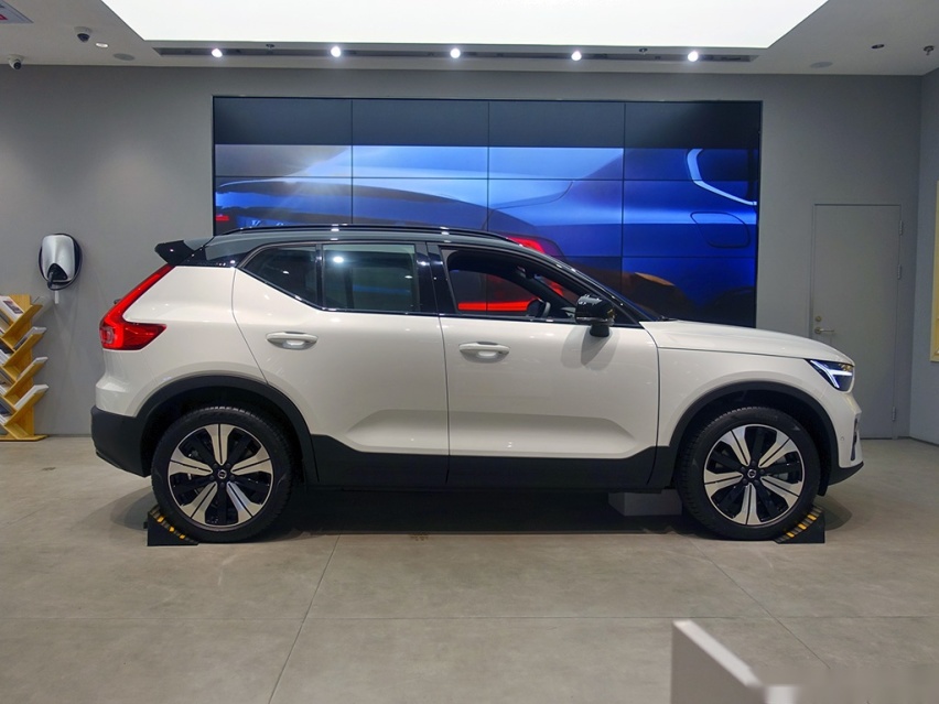 20万级豪华品牌纯电SUV，它很有性价比，探店沃尔沃XC40纯电版