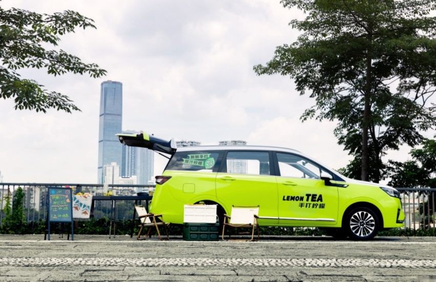 五菱推出佳辰改装车，长近4米8配7座，可赚钱+接待+露营，双色车身