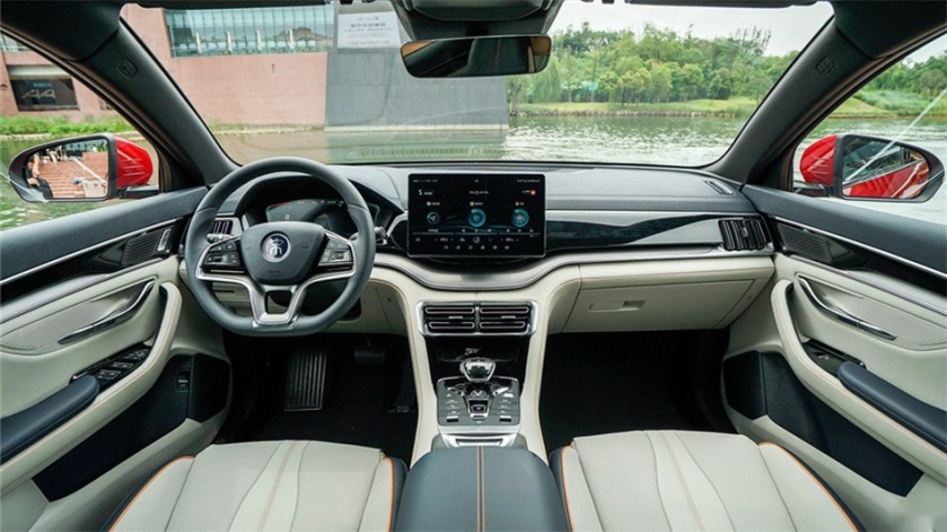 比亚迪宋PLUS EV：保险上涨12%，赶上一年保养费用？