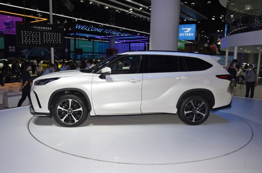 双十二购车推荐舒适大空间SUV，冠道、皇冠陆放怎么选？