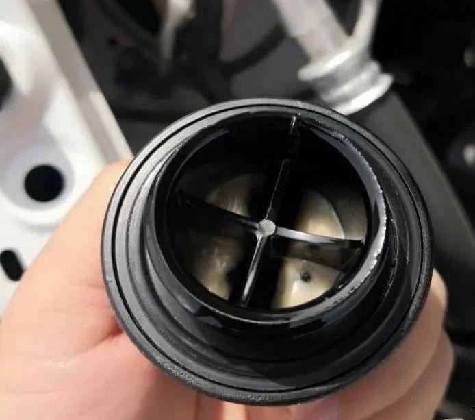 汽车“机油乳化”不可怕，多跑跑给车“热热身”