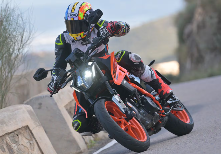 2024款KTM 390 Duke海外开始交付，全面升级性能更强劲