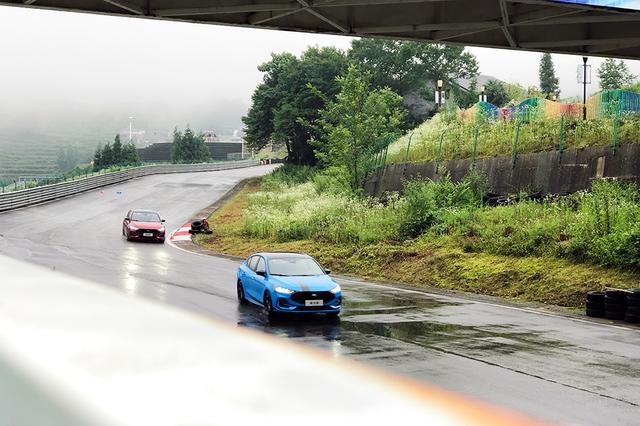 试驾全新福克斯：赛道有激情，日常驾乘稳，操控感经典