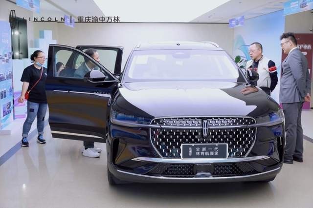 2023款林肯航海家静态体验，4K环绕大屏堪称同级油车“卷王”