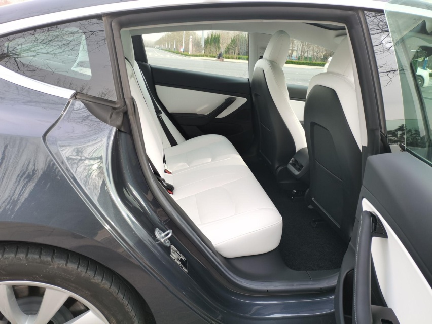 开完了特斯拉Model 3，再开宝马i3，才知道两者差距到底有多大