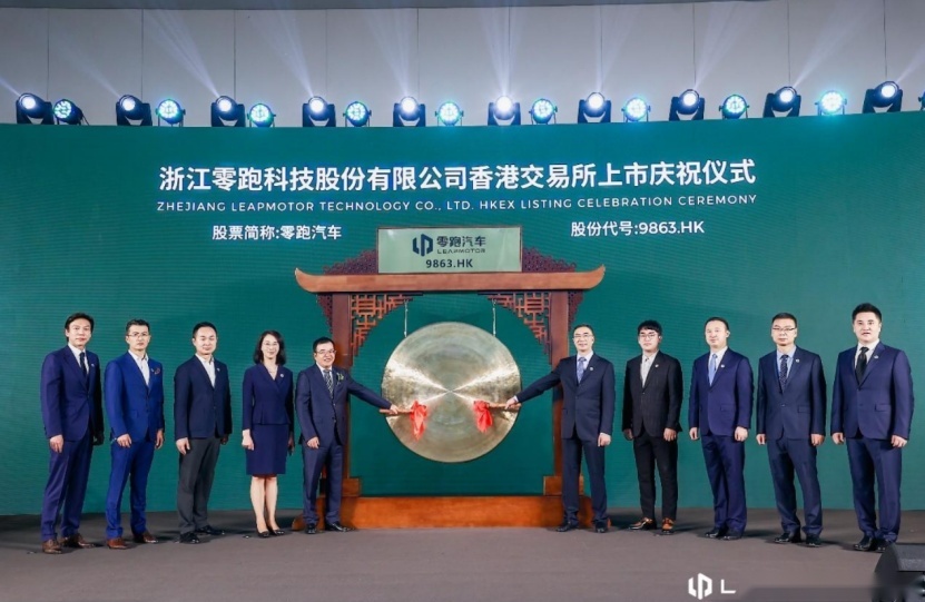 大众高尔夫将采用更大尺寸屏幕;奔驰发布虚拟跑车