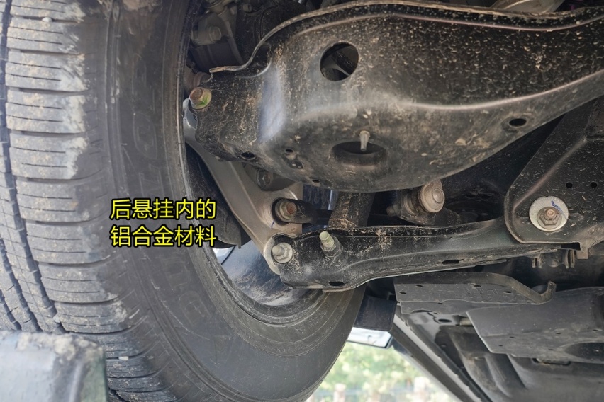 新奇骏拆解(4)地板/底盘 再生材料横行
