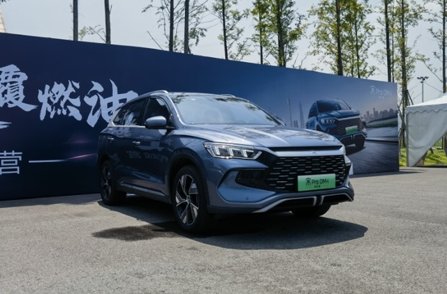 上市首月销量破1.6万辆，宋Pro DM-i冠军版开起来怎样？