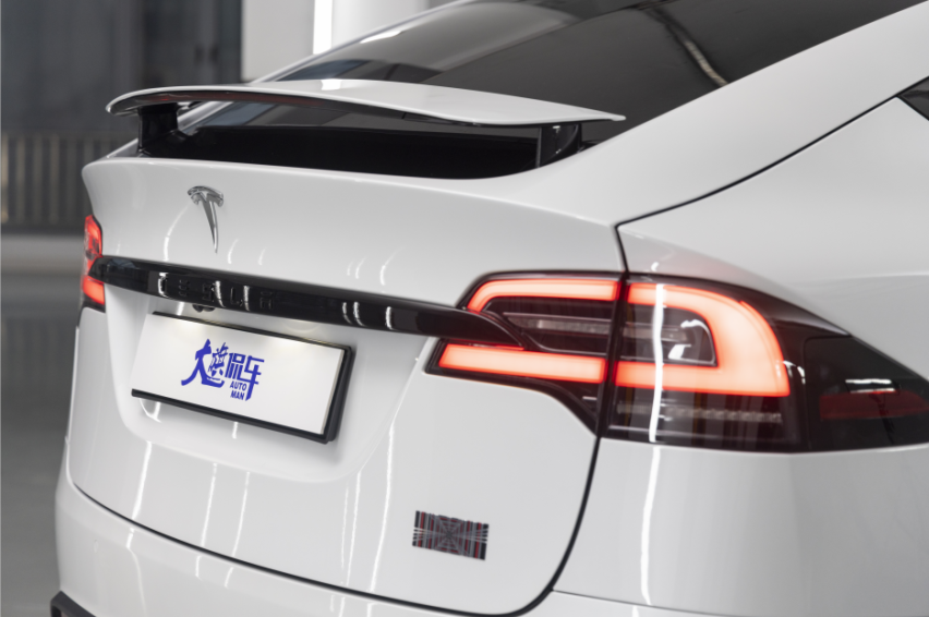 特斯拉Model X Plaid版首秀