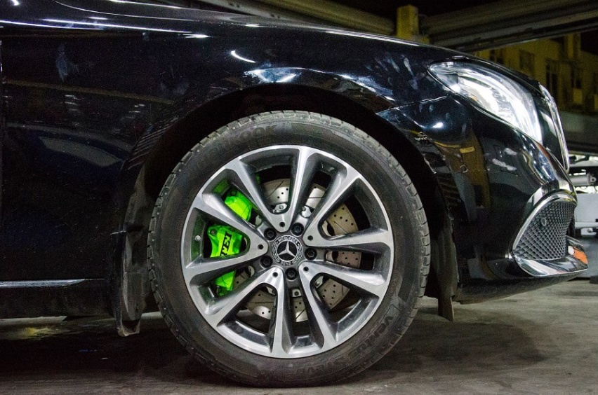 奔驰E300前轮刹车改装P60NS六活塞卡钳套件TEI Racing