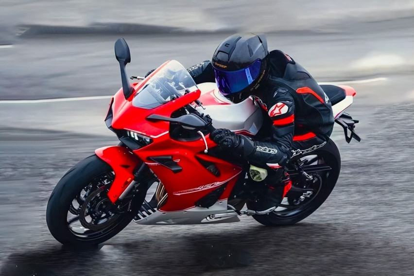 四缸小钢炮！川崎ZX-4R对比 凯越450RR，谁是400cc级最好车
