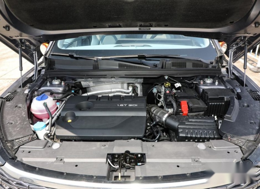 4款车型可选，起售价7.99万，奇瑞欧萌达上市