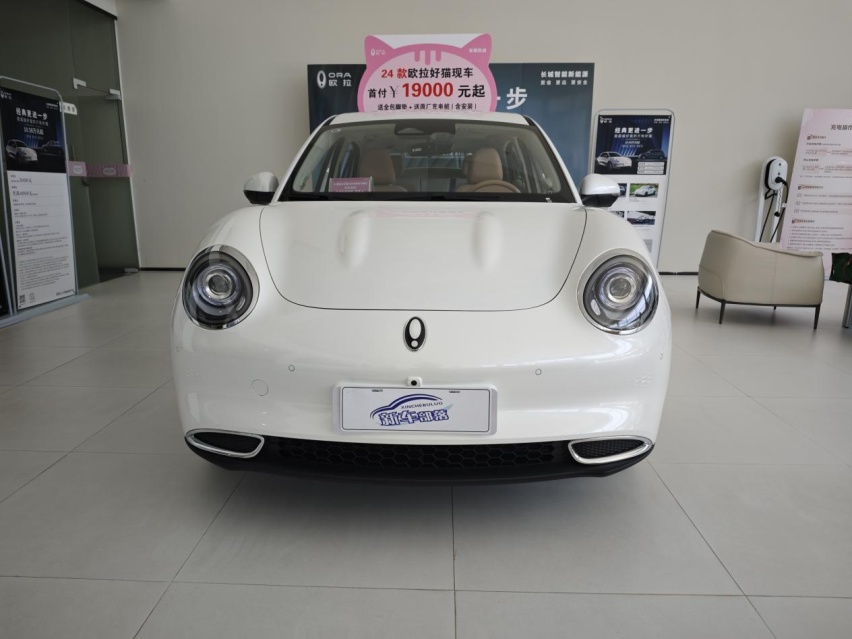 适合女性的纯电小车，2024款欧拉好猫到店实拍，降价还增配