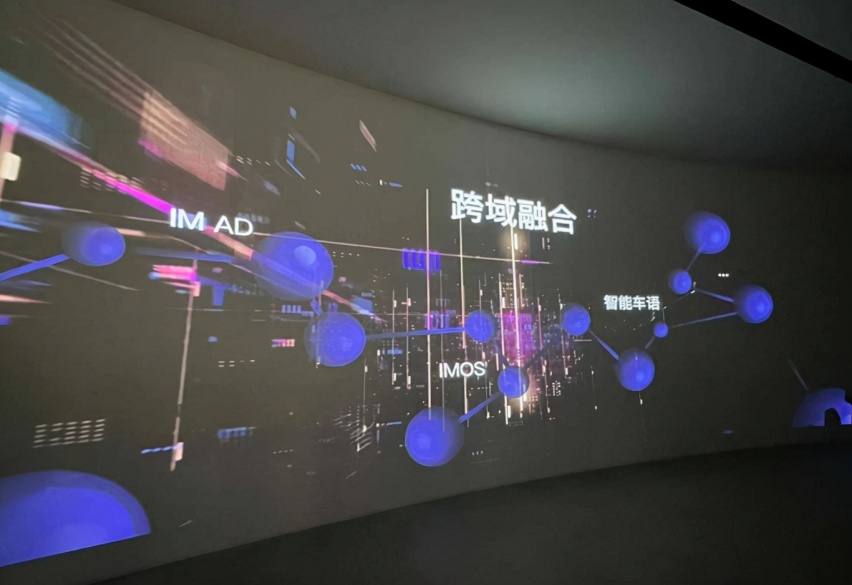 颠覆车灯的传统意义,智己L7 智能车语带领车灯走进智能新时代
