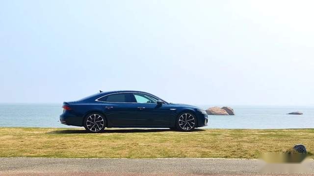 5.6秒破百、3.0T V6引擎的魅力，深入试驾奥迪A7L