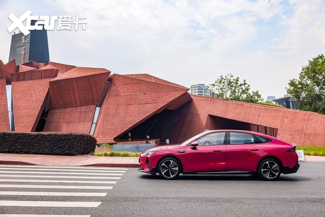 美学盛宴!风云A9正式上市10.99万起,见证2000万用户交付里程碑
